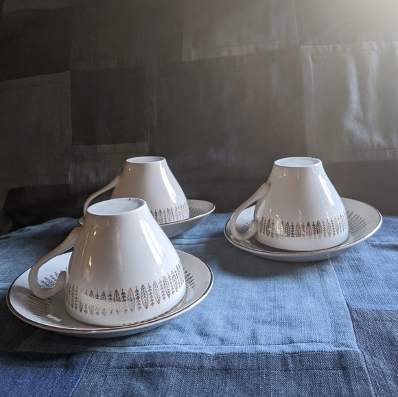 Royal Knight tea cups and saucers X3 22kt gold mcm - Picture 2 of 10